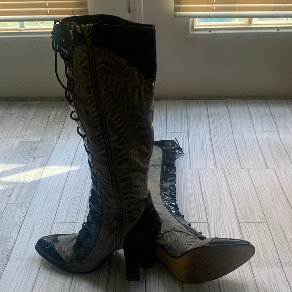 Unique knee high bots